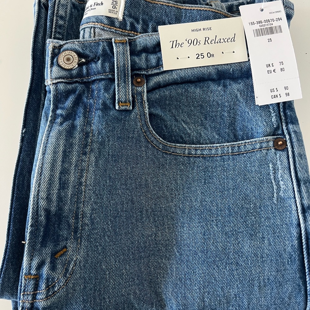 Brand new, never worn- tags attached. Size 25 - 0R 90s relaxed